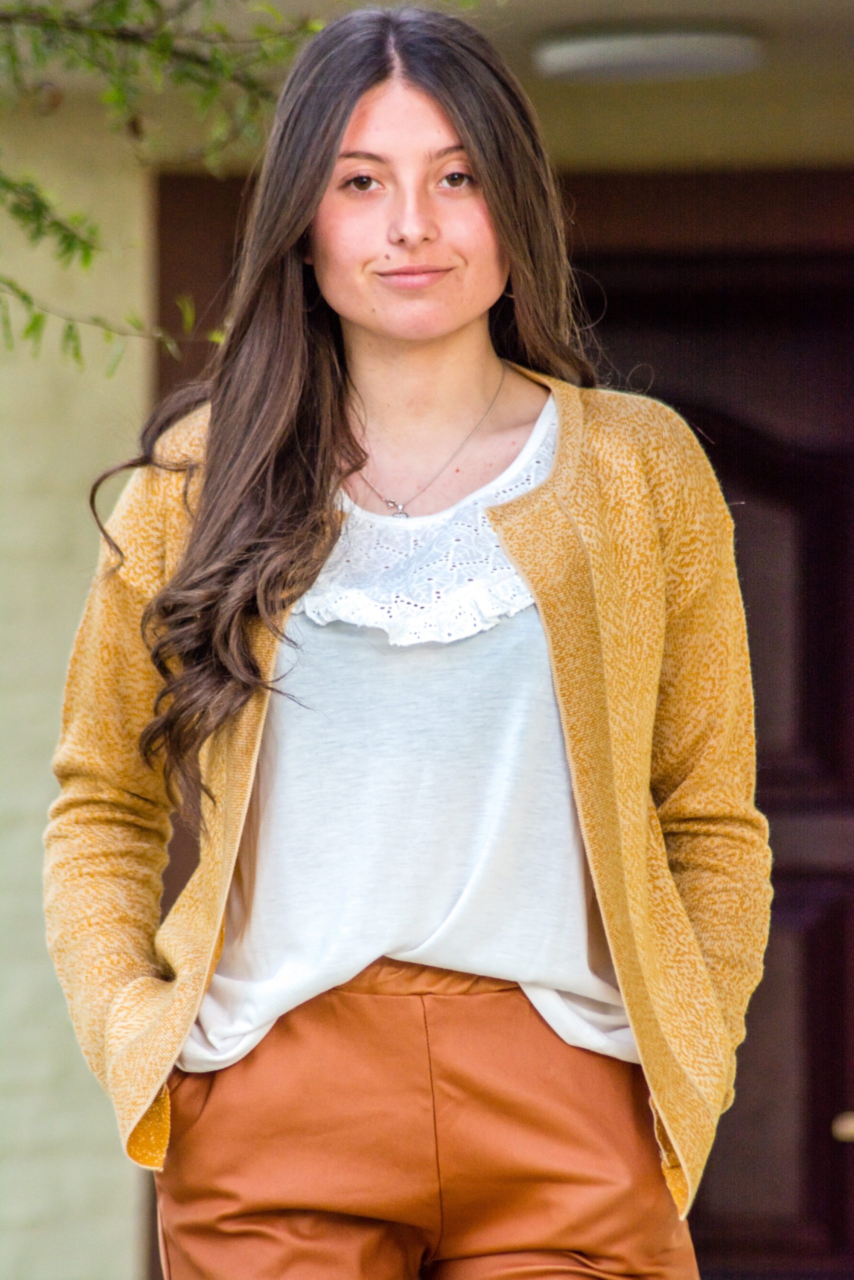 Remera básica con cuello en broderie